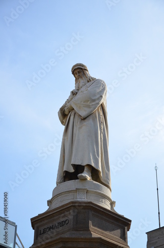 Statue of Leonardo da Vinci in Milan