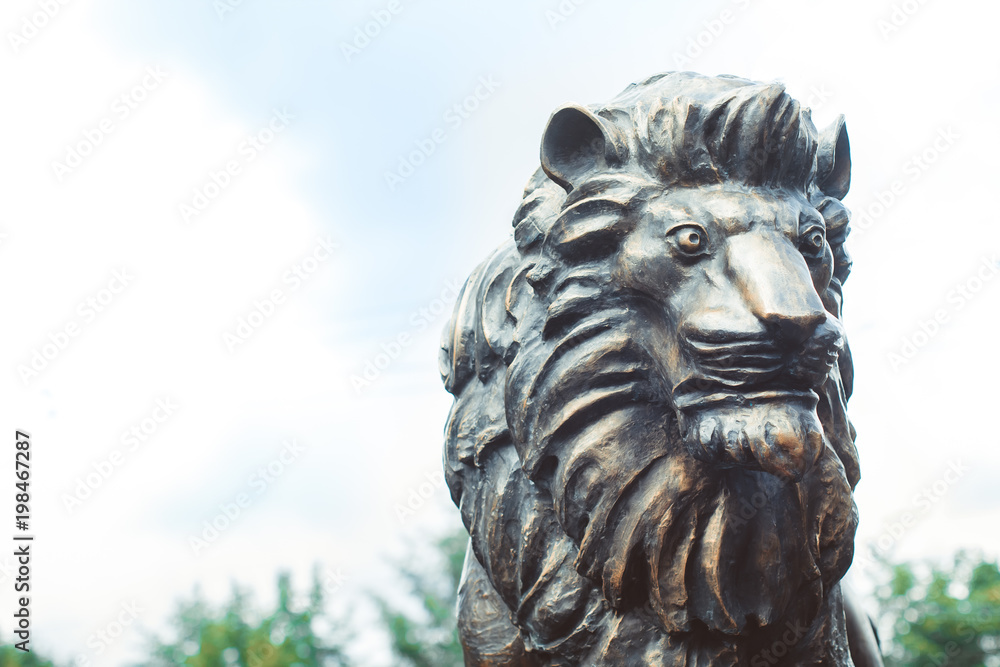 Naklejka premium Lion statue in city Park