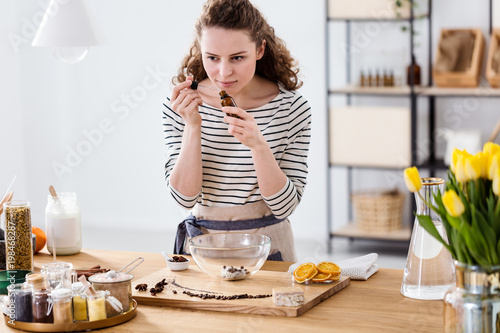 Billede på lærred Woman smelling essential oil