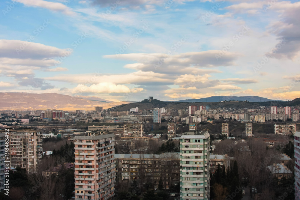 Obraz premium tbilisi cityscape before sunset