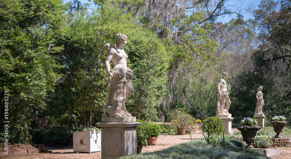 statue statue