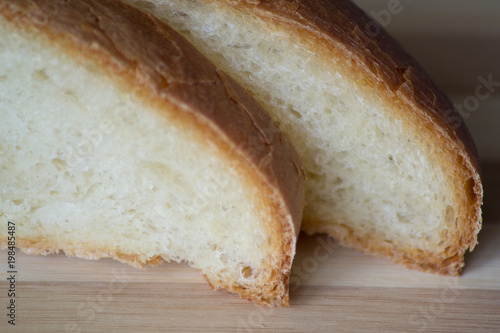 Нарезанные кусочки хлеба