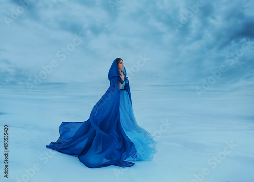 Fotografía A wanderer in a blue cloak that waving in the wind