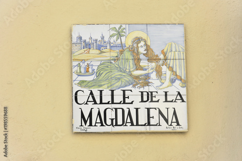 Calle de la Magdalena, Straßenschild aus Kacheln, Madrid, Spanien, Europa