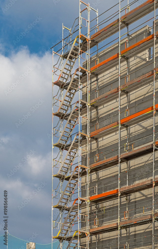 Treppe an einem Gerüst auf einer Baustelle in Deutschland Treppe an einem Gerüst auf einer Baustelle in Deutschland