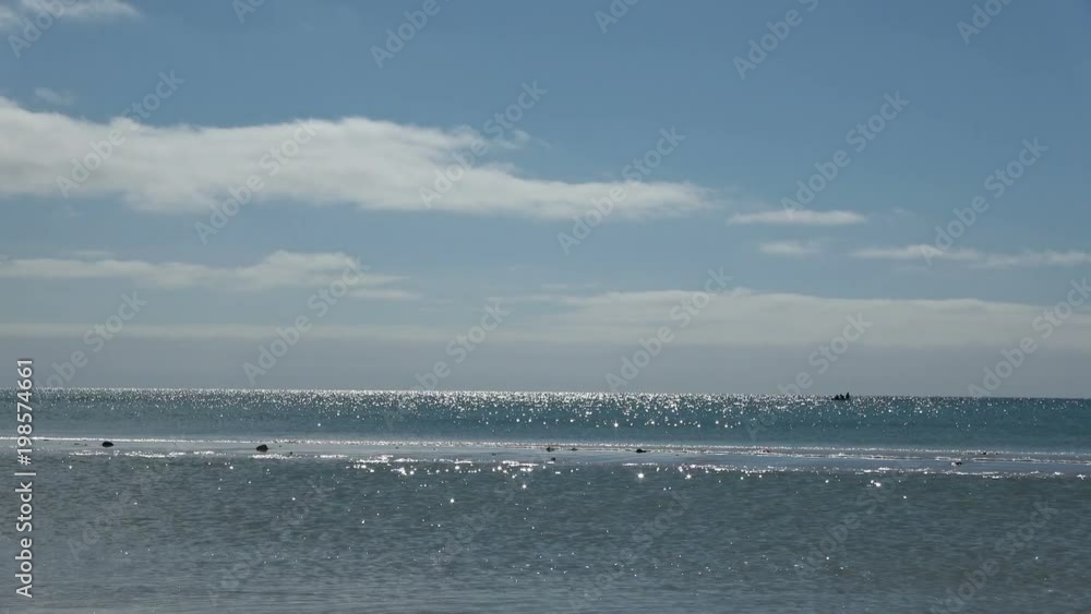 Boot, Strand, Meer und Himmel, Traumstrand, Strand von Sotavento im Naturpark Jandía, Fuerteventura, Strandurlaub, 4K Boot, Strand, Meer und Himmel, Traumstrand, Strand von Sotavento im Naturpark Jandía, Fuerteventura, Strandurlaub, 4K
