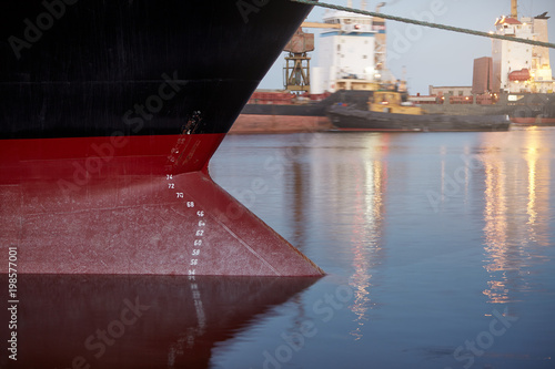 Foto Draft marks on a ship - waterline numbers on bow and stern of a vessel at seapor