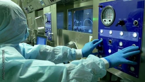 Specialist in radiomedicine works