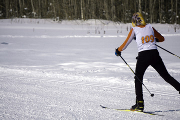 Fotobehang Wintersport IJsmarathon uitrusting op bevroren meer  © baon