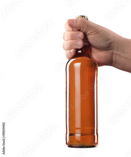 butelka piwa w dłoni