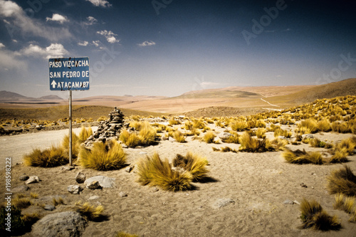 Landschaft am Vizcachapass in Chile photo