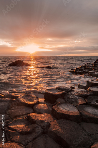 Giant's Causeway caratteristica formazione basaltica esagonale formatasi da antiche eruzioni vulcaniche al tramonto Bushmills Irlanda Europa photo