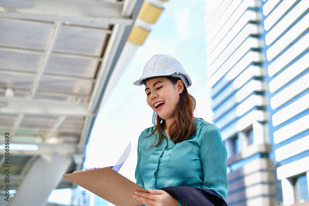 Concepts Business Engineering, Professional engineers, Young Business people are planning construction. Concepts Business Engineering, Professional engineers, Young Business people are planning construction.