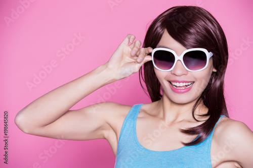 woman wear sunglasses and smile