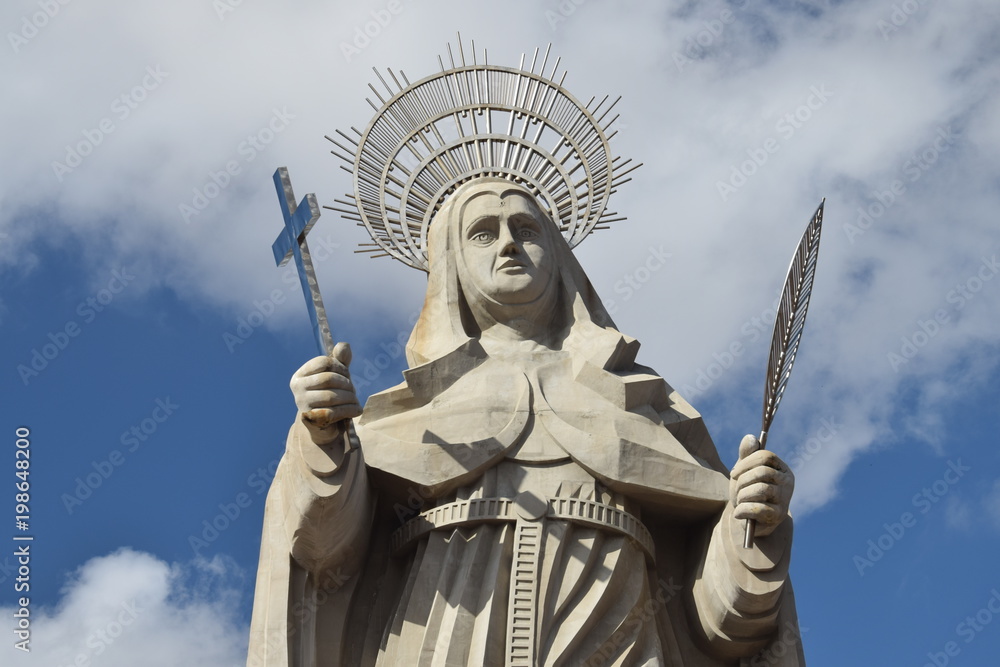 Obraz premium SANTA CRUZ, BRAZIL - September 25, 2017 - View of the courtyard of the largest Catholic statue in the world, the statue of Saint Rita of Cassia, 56 meters high, located in the northeastern backlands.