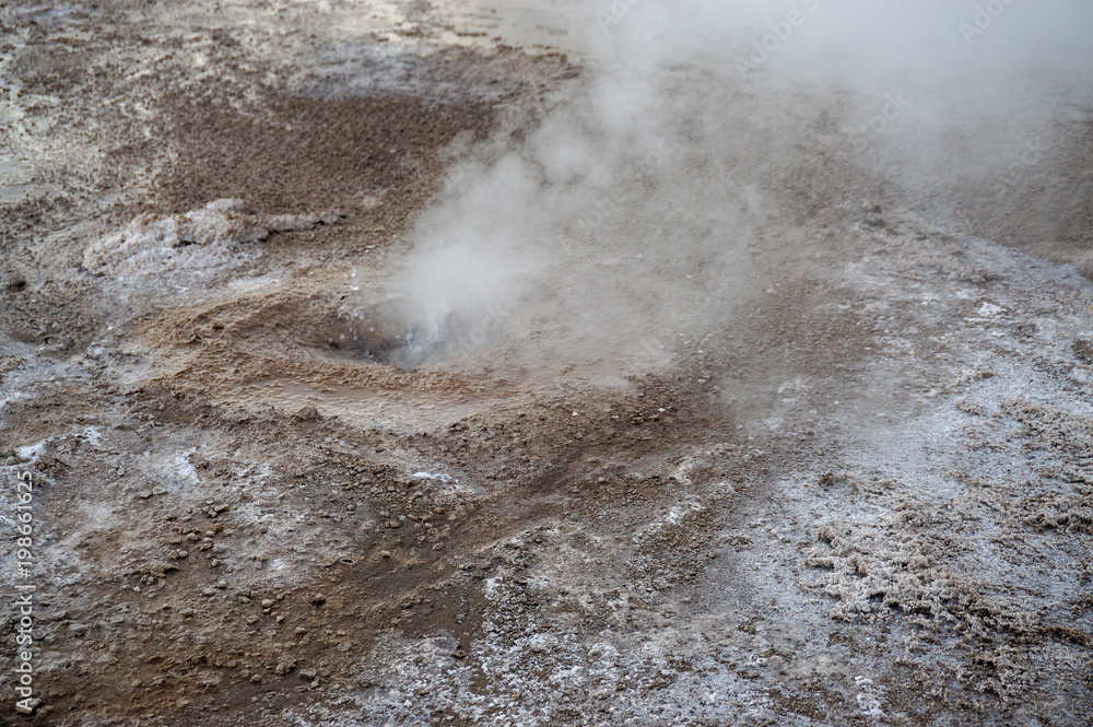 Vapor saliendo de un Geyser Vapor saliendo de un Geyser