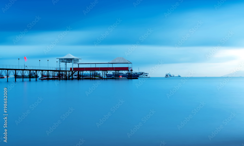 Obraz premium Cruise dock and sky cloud