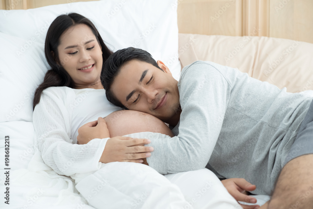 pregnant woman and her husband pregnant woman and her husband