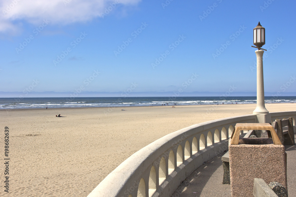 Naklejka premium Light post and the beach overlook Oregon coast.