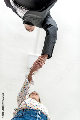 Fotografia Businessman shaking hands with a woman