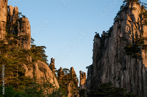 Cliffs, Huangshan Mountains (Anhui, China)