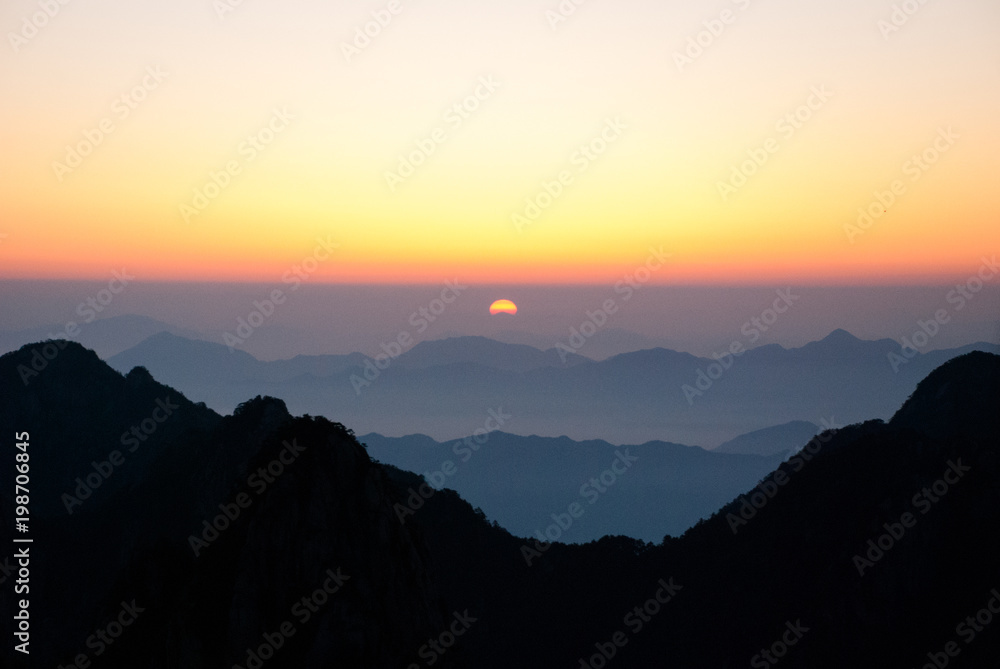 Sunrise, Huangshan mountains (Anhui, China)