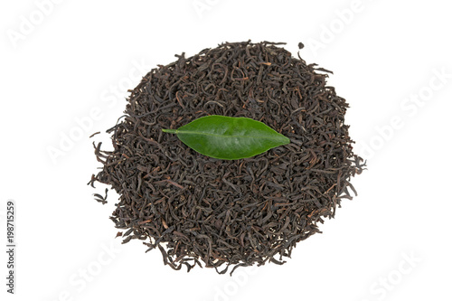 black tea pile and green tea leaf on white background