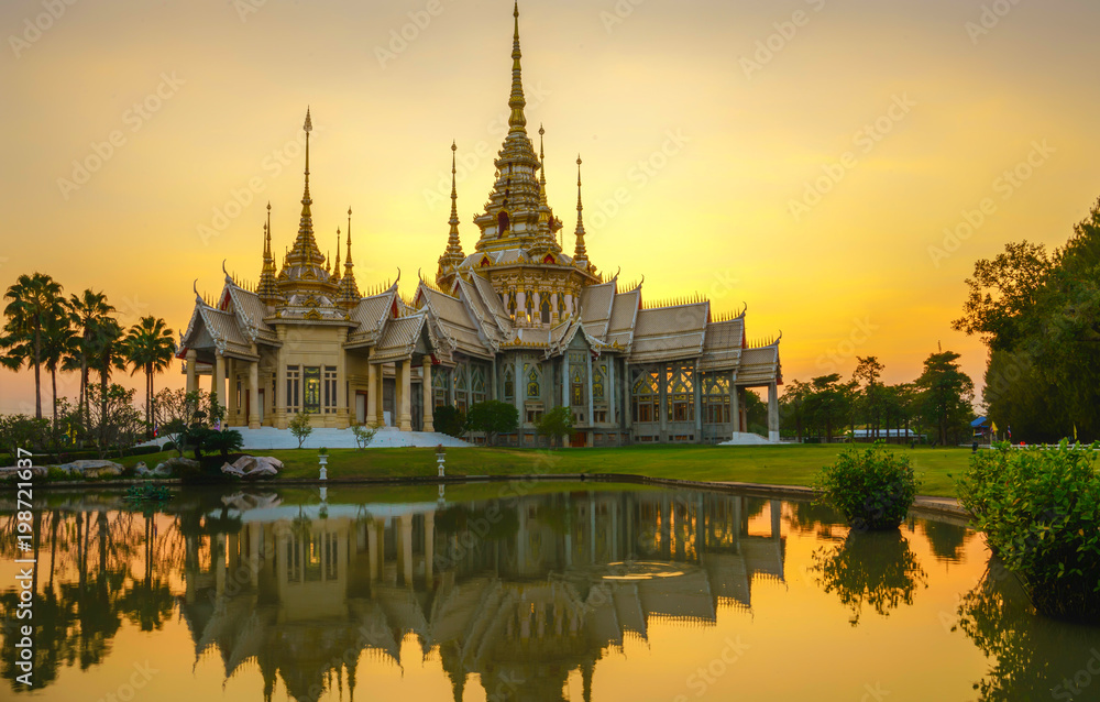 Obraz premium Thai Temple in silhouette