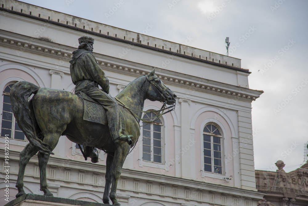 photo of the statue of Giuseppe Garibaldi on horseback in the city of Genoa