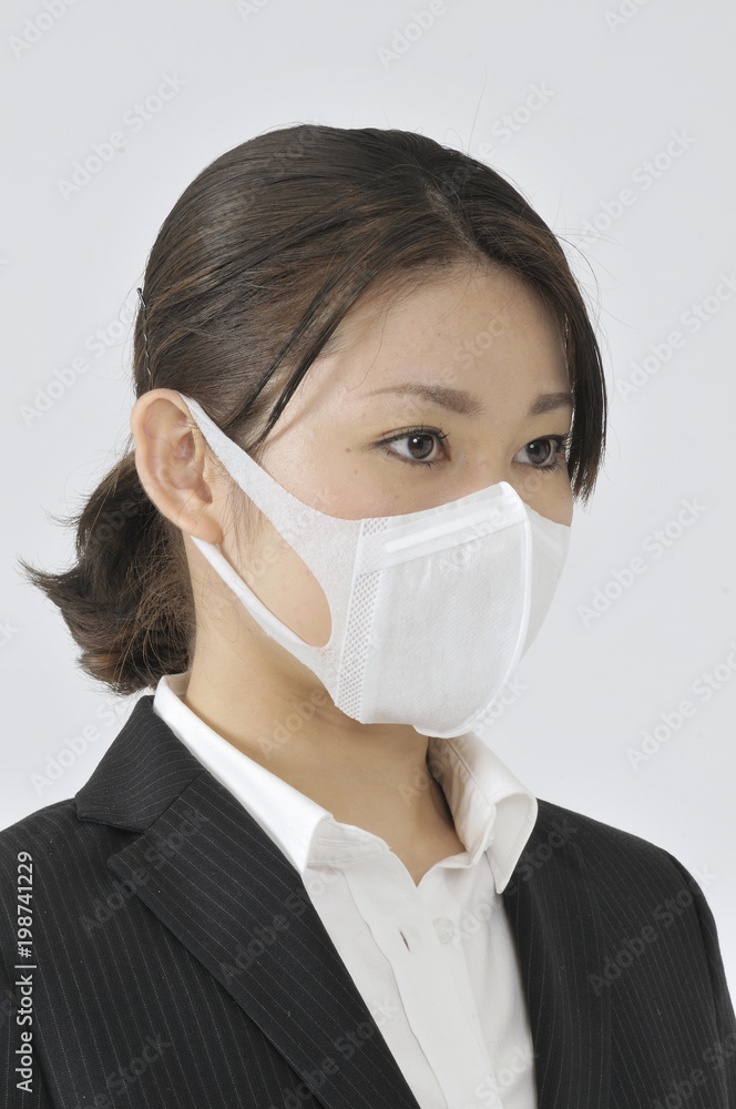 マスクをした女性 マスクをした女性