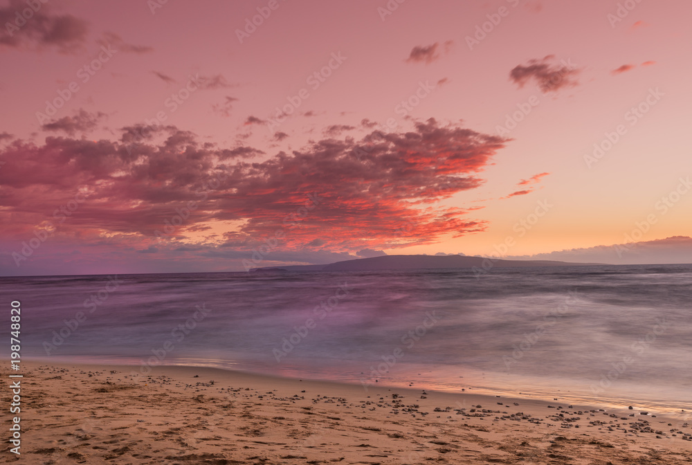 Fototapeta premium Colorful Sunset on a Maui Beach