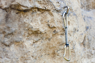 Canvas schilderij Alpinisme Setje aan rotswand tijdens klimroute  © zhukovvvlad