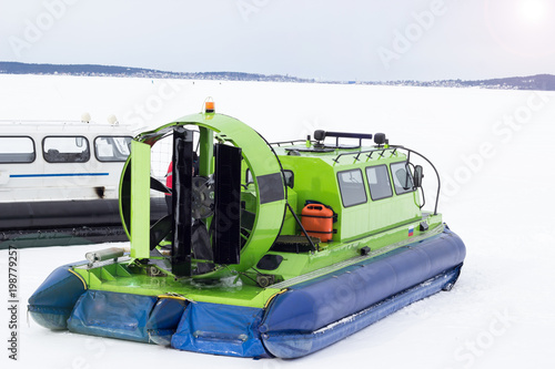 Foto Hovercraft standing on a frozen lake