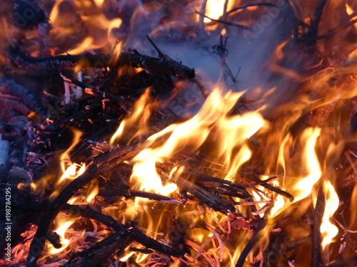 Magic easterfire fire - magisches Osterfuer Feuer - Aurich Ostfriesland - alte Tradition - old tradition - Beltane Sanhain Aurich Ostfriesland Nordsee North Sea beauty in nature ...landleben landlife 