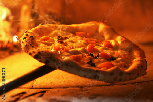 Εκτύπωση καμβά Neapolitan pizza in a wood stove