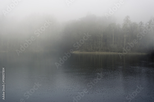 Fog on lake © WLKTZ