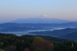 夜明けの鳥海山（眺海の森からの眺望）　Mt.Chokai at dawn / Sakata, Yamagata, Japan	