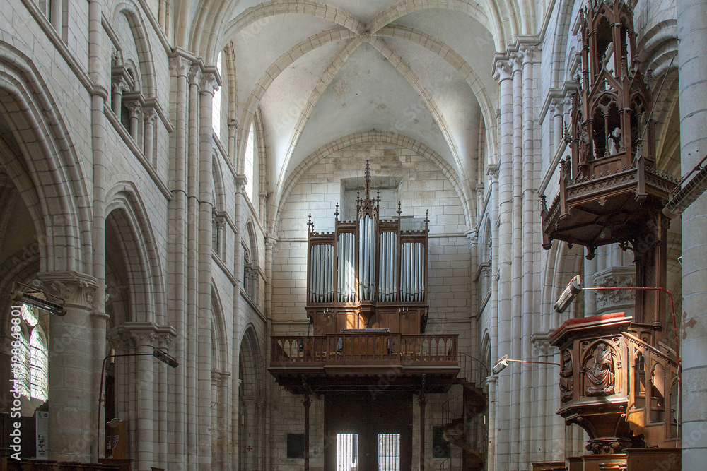 Chablis. Les orgues de l'église-collégiale Saint-Martin. Yonne, France
