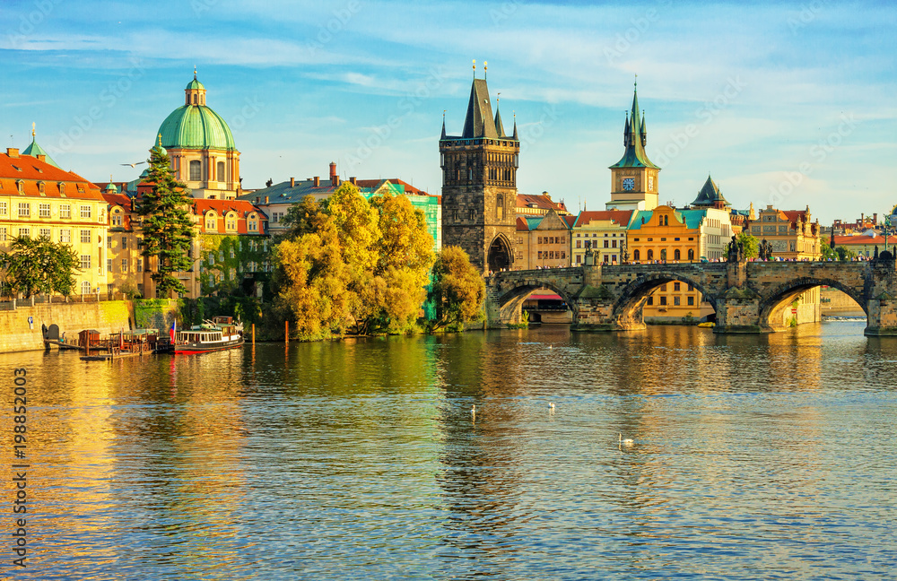 Obraz premium Charles Bridge and architecture of the old town in Prague, Czech republic. Evening sunset in the old town of Prague.