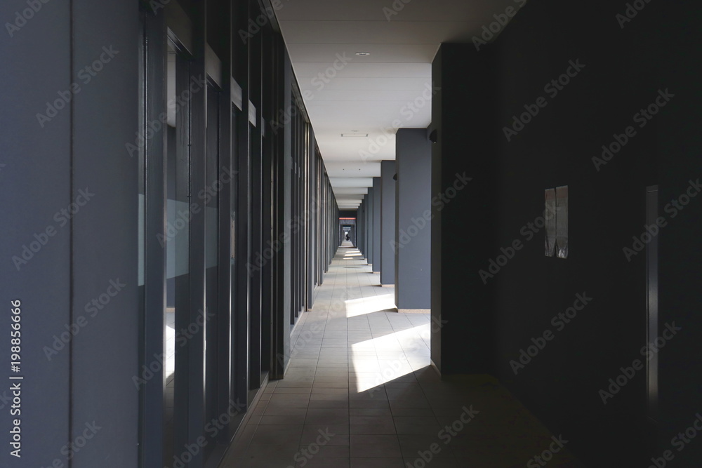 一点透視図法(ピロティ式の長い歩廊)/ One-point perspective: Piloti-style long walkway 一点透視図法(ピロティ式の長い歩廊)/ One-point perspective: Piloti-style long walkway