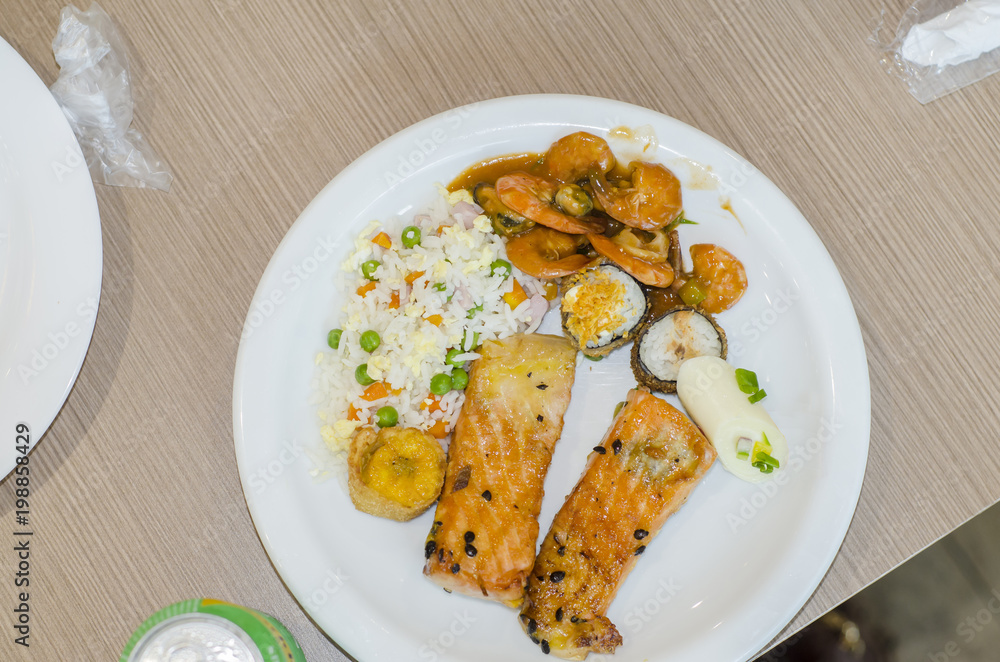 Prato com comida saudável Prato com comida saudável