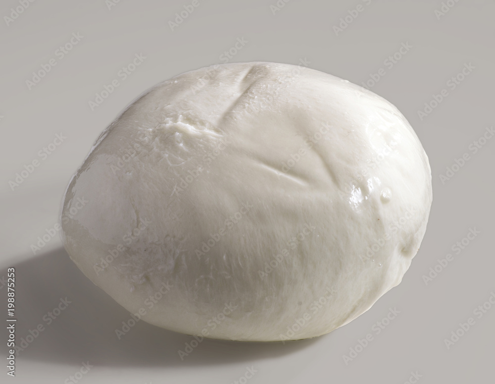 Bola de queso mozzarella fresca. Bola de queso mozzarella fresca.