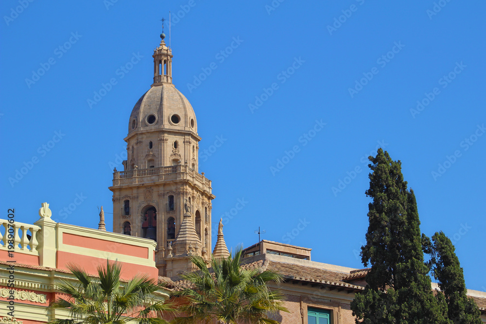 Catedral detrás del Ayuntamiento, Murcia, España
