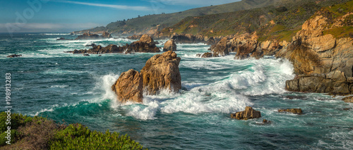 Foto A panoramic view of the Big Sur coastline along California.