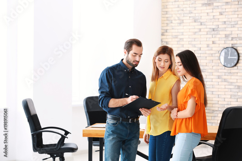 Real estate agent with trai...