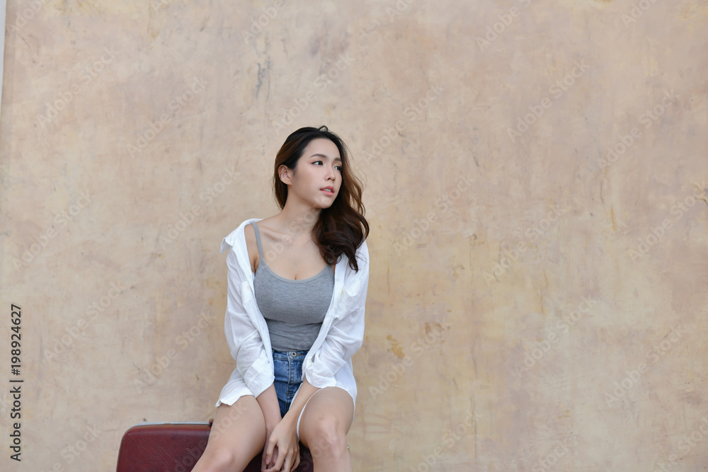Travel Concepts. Asian girls are going to travel abroad. Asian girls are planning their trip. Asian girls are waiting for the bus. Travel Concepts. Asian girls are going to travel abroad. Asian girls are planning their trip. Asian girls are waiting for the bus.
