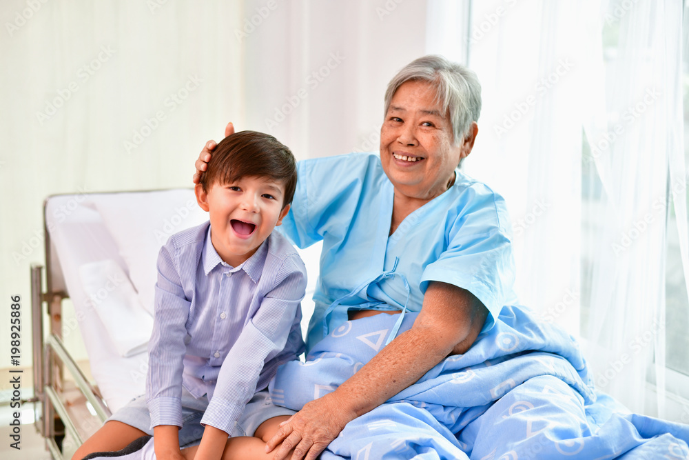 Patient Concept. Grandma's in the hospital. Waiting for someone to visit. Grandchildren visit grandma at the hospital. Grandma is happy to meet grandchildren. Patient Concept. Grandma's in the hospital. Waiting for someone to visit. Grandchildren visit grandma at the hospital. Grandma is happy to meet grandchildren.