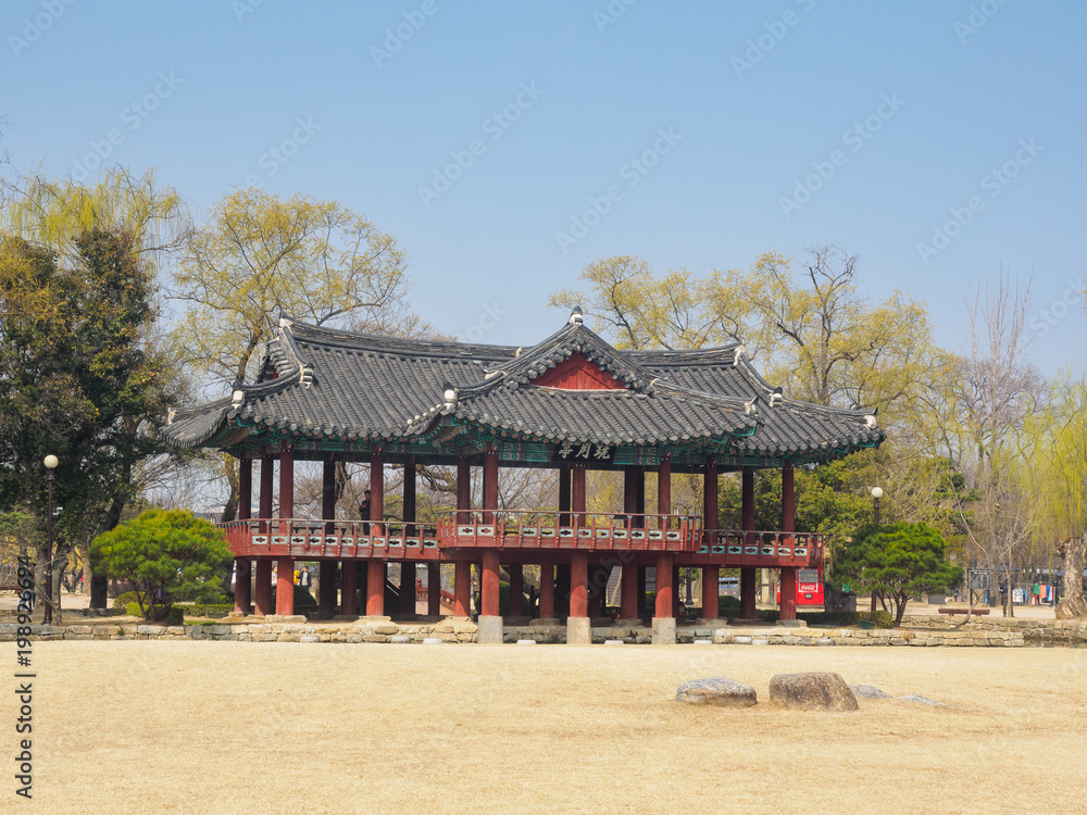 Fototapeta premium Scenery of Gwanghalluwon Garden in spring