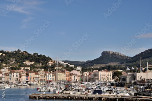 The harbor of Cassis © Heliosphile