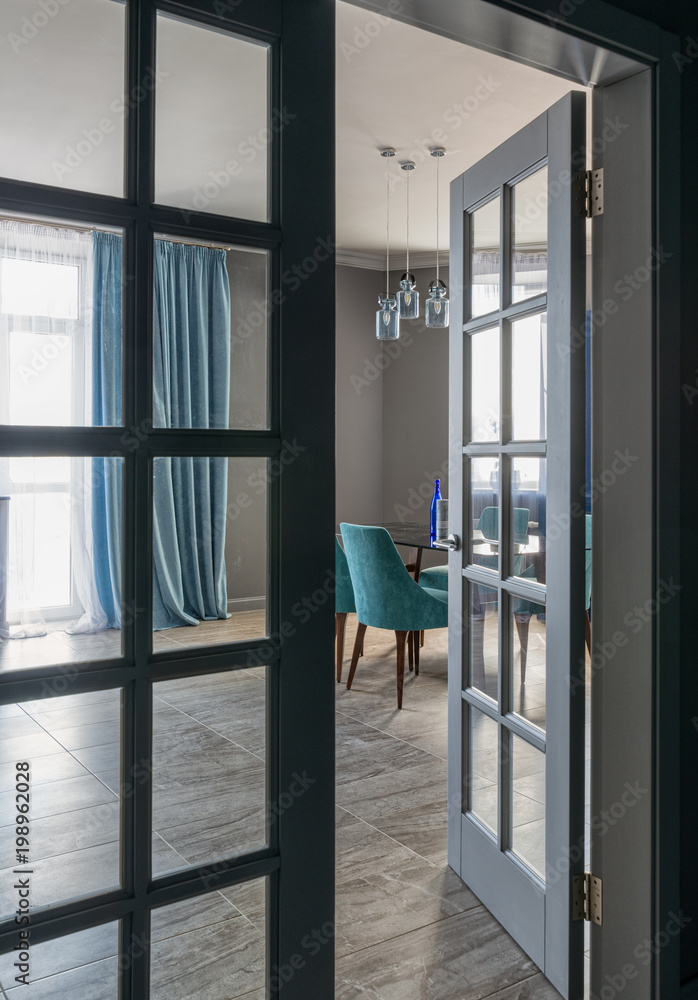Fototapeta premium Przestronny klasyczny salon